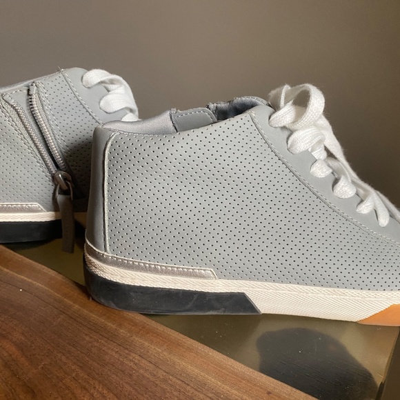 Target brand grey sneakers women's size 7 - Picture 7 of 10